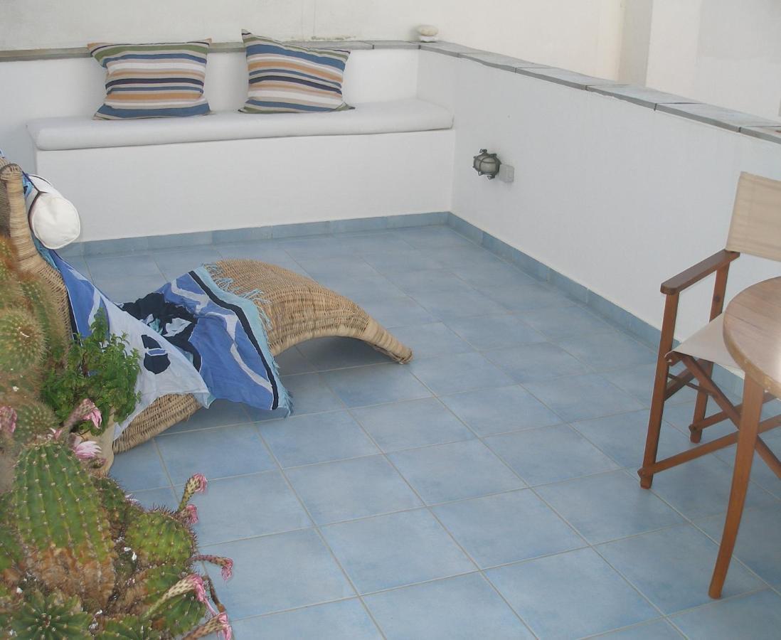 Inaxos Studios, Viewing Apollo Temple. Naxos City Exterior photo