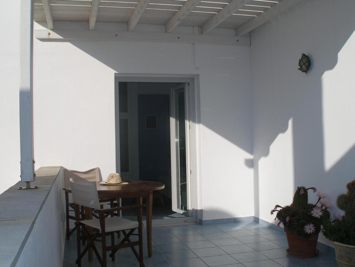 Inaxos Studios, Viewing Apollo Temple. Naxos City Exterior photo