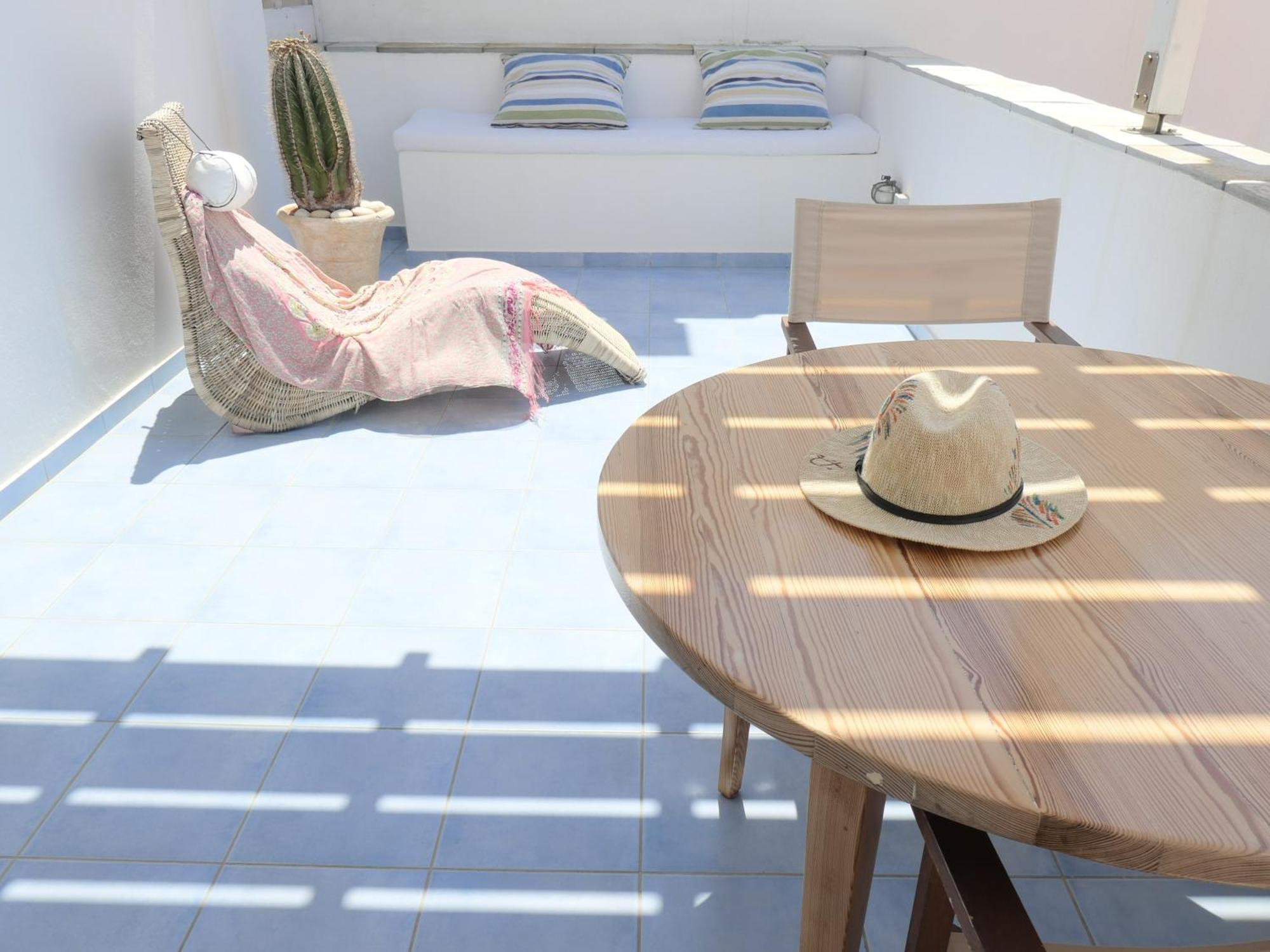 Inaxos Studios, Viewing Apollo Temple. Naxos City Exterior photo